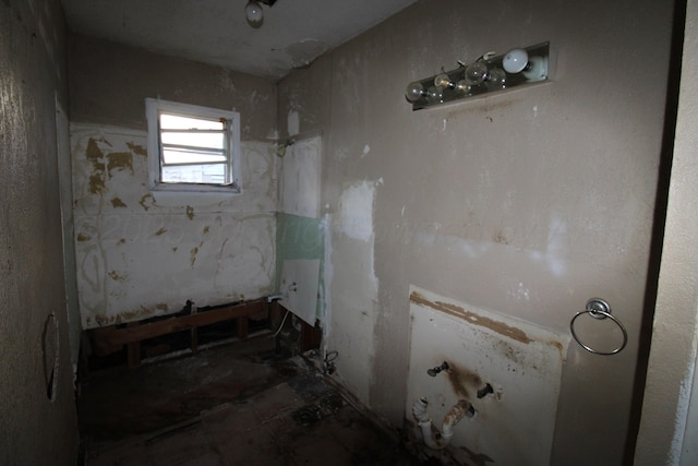 1720 S Highland St, Amarillo, TX 79103 - bathroom featuring a shower