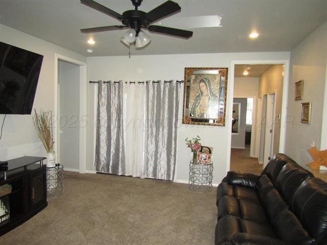 living room featuring carpet flooring and ceiling fan