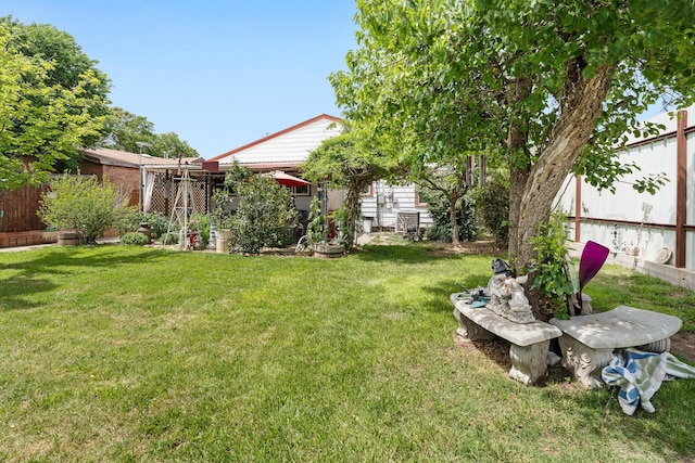 2804 Rule St, Amarillo, TX 79107 - view of yard