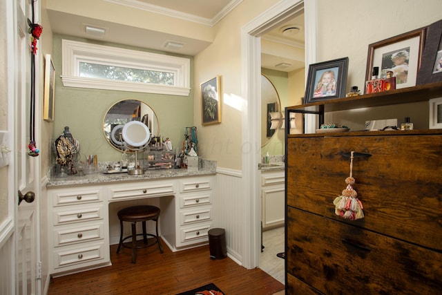 3 Nottingham Rd, Amarillo, TX 79124 - bathroom featuring wainscoting, wood finished floors, ornamental molding, and vanity