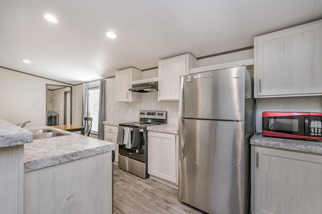 kitchen featuring light hardwood / wood-style floors, stainless steel appliances, sink, and decorative backsplash