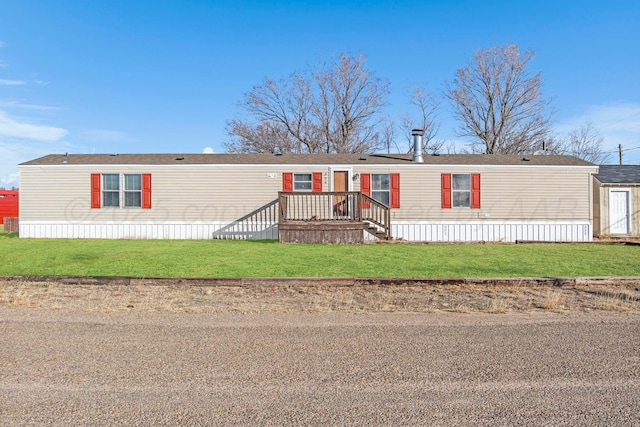 manufactured / mobile home with a deck and a front yard