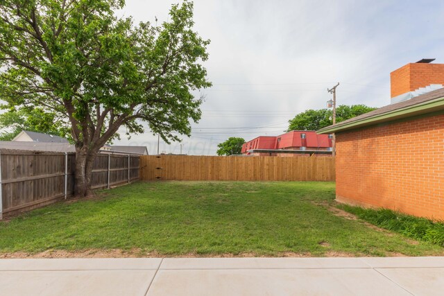 2709 Mohawk Dr, Amarillo, TX 79109 - view of yard