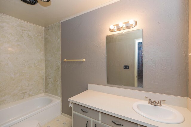 2709 Mohawk Dr, Amarillo, TX 79109 - full bath featuring vanity and toilet