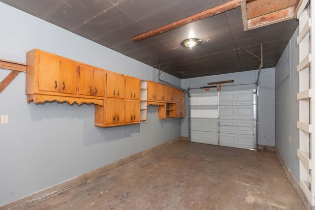 2709 Mohawk Dr, Amarillo, TX 79109 - view of garage