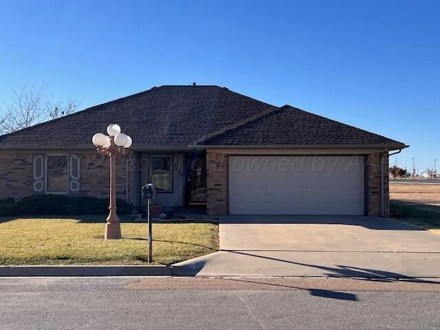 view of front of house featuring a front yard and a garage