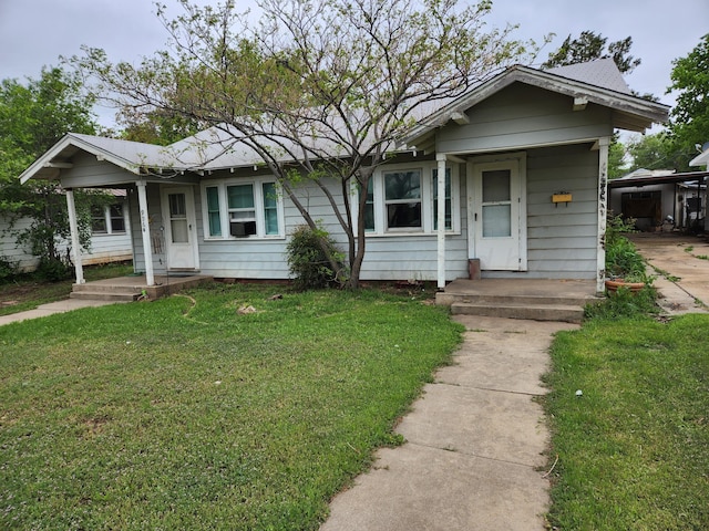 2608 Duncan Dr, Amarillo, TX 79109 - view of front of property with a front lawn