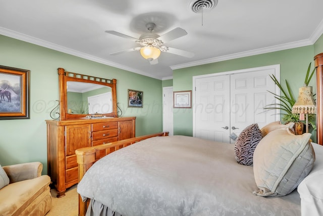 3465 Fm 1058, Hereford, TX 79045 - bedroom featuring a closet, crown molding, and a ceiling fan