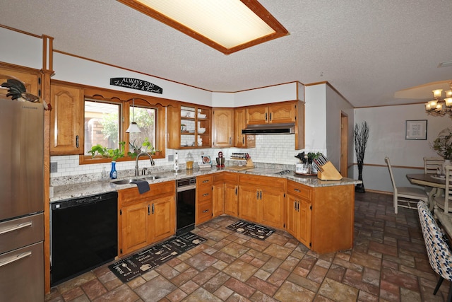 3508 Reeder Dr, Amarillo, TX 79121 - kitchen featuring crown molding, a peninsula, black appliances, under cabinet range hood, and a sink