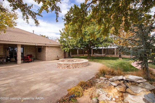 view of yard featuring a patio area