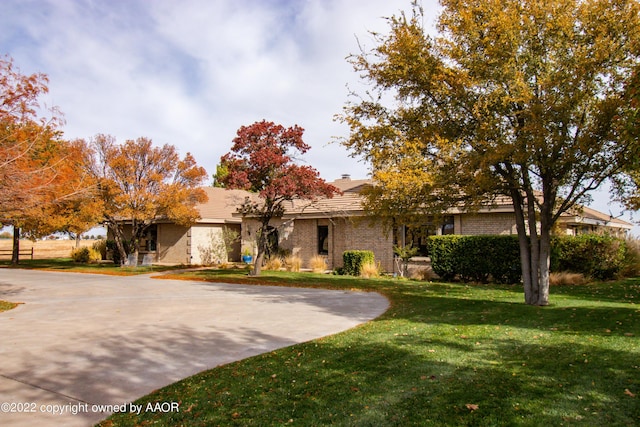 view of front of house featuring a front yard