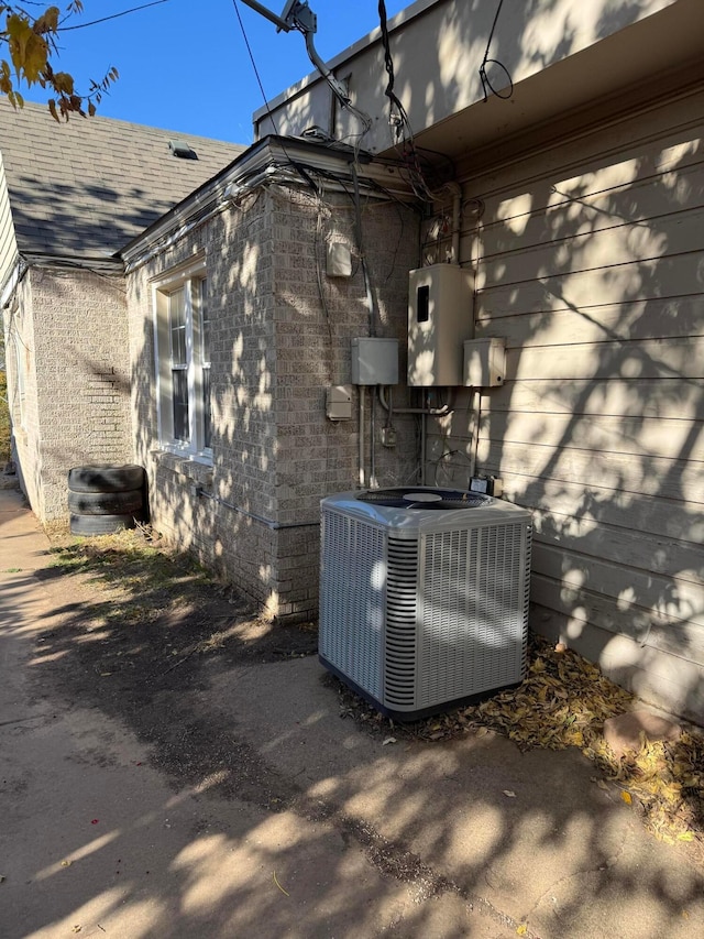 811 S Palo Duro St, Amarillo, TX 79106 - exterior view of brick siding and roof with shingles