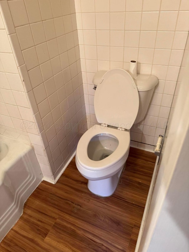 811 S Palo Duro St, Amarillo, TX 79106 - full bath featuring tile walls, wood finished floors, and a bathtub