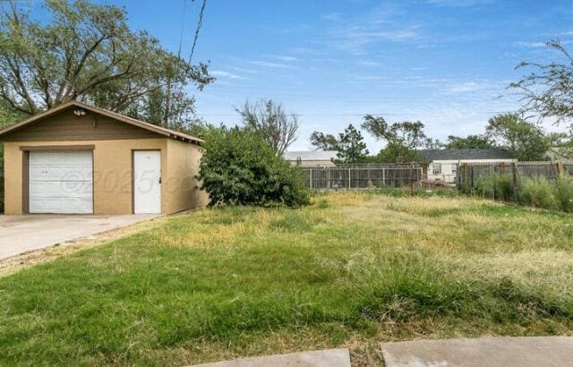 view of yard with a garage and an outdoor structure