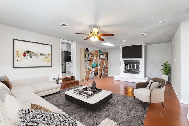 2905 S Roosevelt St, Amarillo, TX 79103 - living area featuring a ceiling fan and a glass covered fireplace