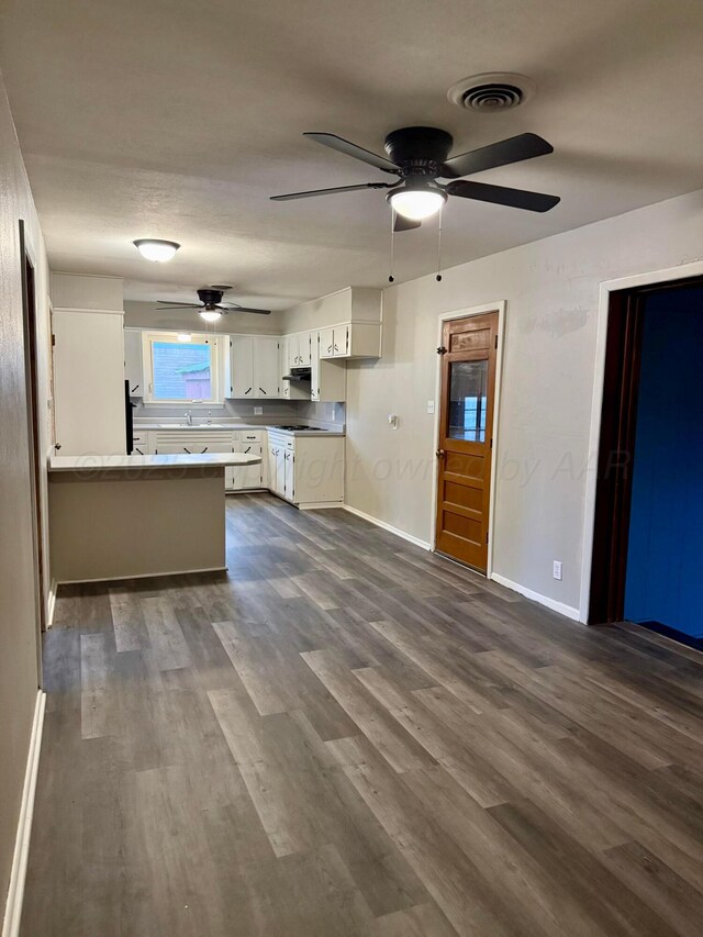 408 Jupiter St, Pampa, TX 79065 - kitchen featuring a ceiling fan, a peninsula, white cabinets, and a sink