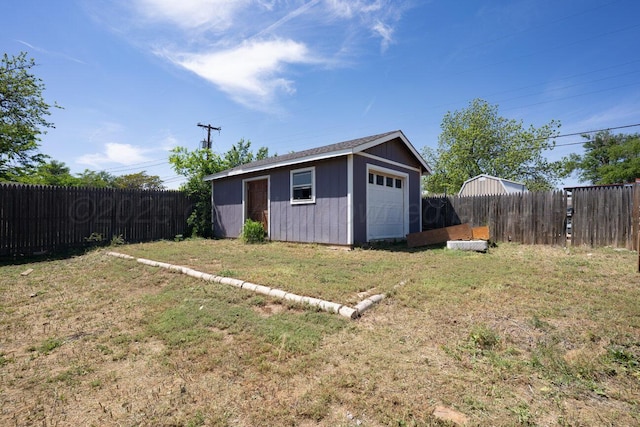 view of outdoor structure with an outbuilding