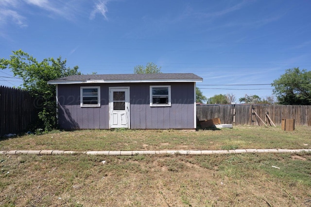view of outdoor structure with an outbuilding
