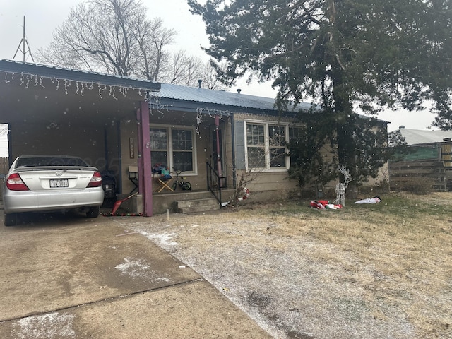 view of front facade featuring a carport