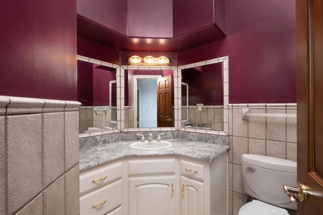 121 Quail Blvd, Amarillo, TX 79124 - half bathroom with vanity, tile walls, and a wainscoted wall