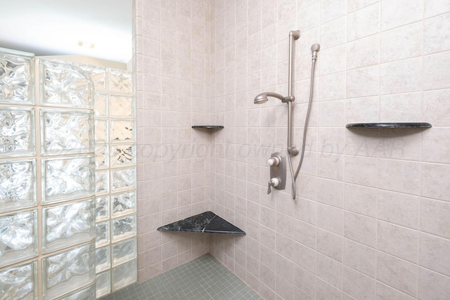 121 Quail Blvd, Amarillo, TX 79124 - bathroom with walk in shower