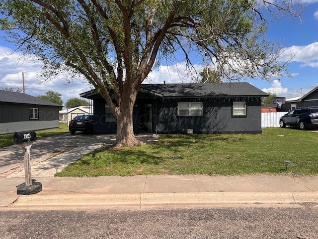 434 Long St, Hereford, TX 79045 - view of front of home with a front yard and driveway