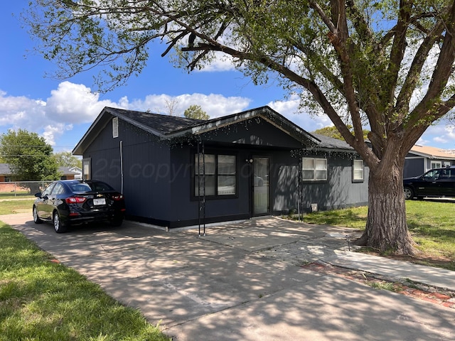 434 Long St, Hereford, TX 79045 - single story home with concrete driveway