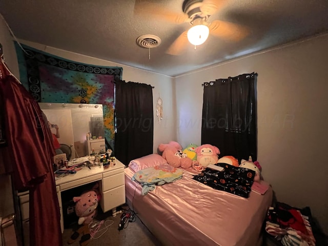 434 Long St, Hereford, TX 79045 - bedroom featuring a ceiling fan and a textured ceiling