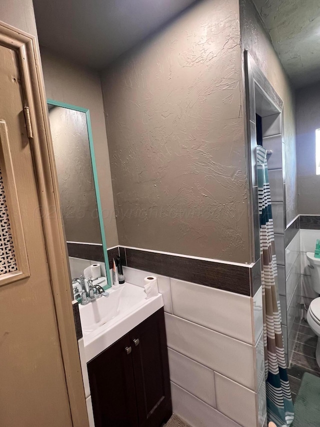 434 Long St, Hereford, TX 79045 - full bath featuring toilet and vanity