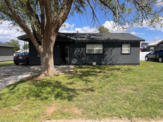 434 Long St, Hereford, TX 79045 - ranch-style home featuring a front yard and a shingled roof