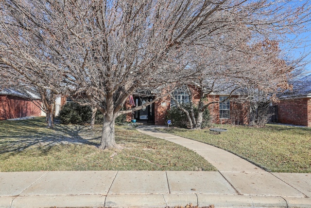 view of front of property with a front lawn