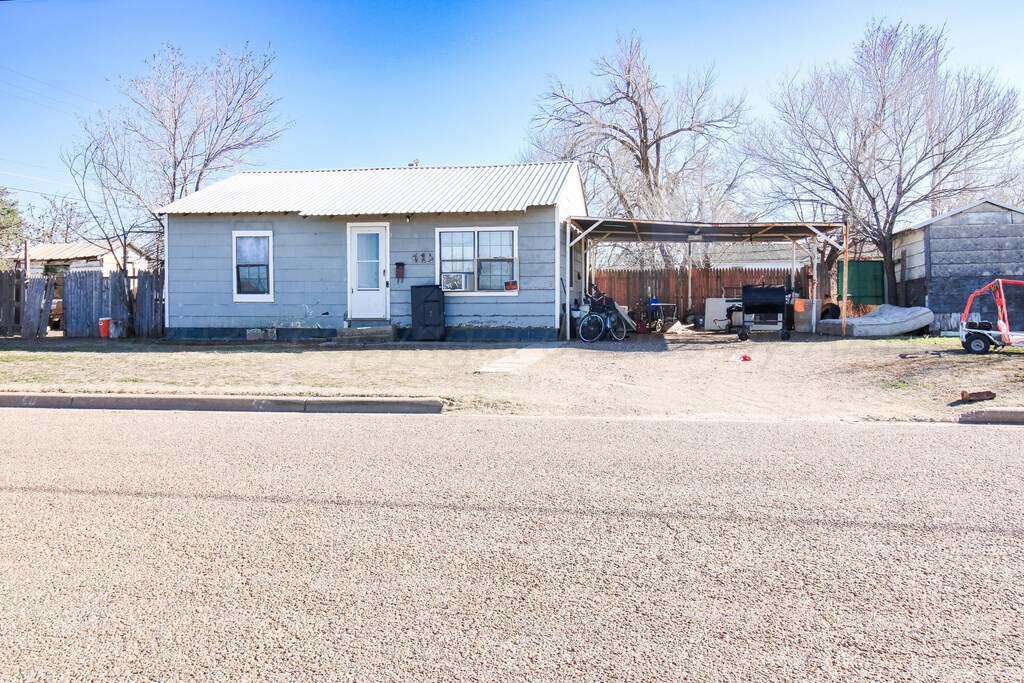 415 NW 7th St, Tulia, TX 79088 - photo 1