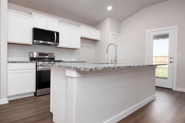 10401 Ruse St, Amarillo, TX 79118 - kitchen with appliances with stainless steel finishes, dark wood-style floors, an island with sink, white cabinets, and vaulted ceiling
