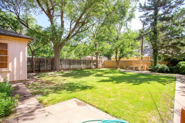 1219 S Rusk St, Amarillo, TX 79102 - fenced backyard with a patio area