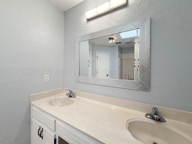 5101 Pin Oak Dr, Amarillo, TX 79110 - bathroom featuring a textured wall and double vanity