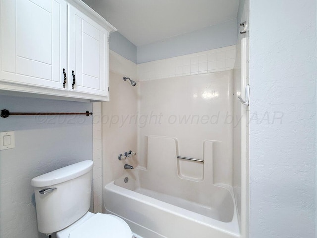 5101 Pin Oak Dr, Amarillo, TX 79110 - bathroom featuring bathing tub / shower combination and toilet
