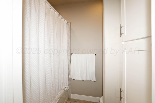 6702 Tatum Cir, Amarillo, TX 79119 - full bathroom featuring curtained shower and wood finished floors