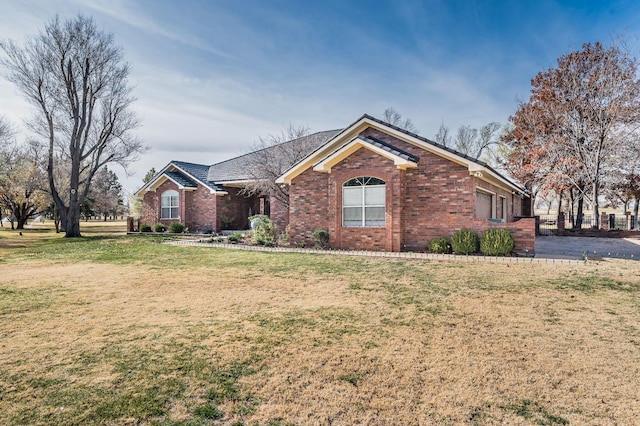 single story home featuring a front yard