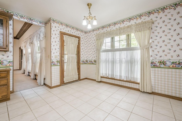 3457 Colchester Pl, Amarillo, TX 79121 - unfurnished room featuring baseboards, a chandelier, and wallpapered walls