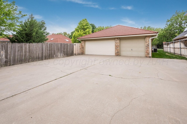3457 Colchester Pl, Amarillo, TX 79121 - detached garage with fence