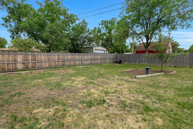 3515 Linda Dr, Amarillo, TX 79109 - fenced backyard featuring a garage