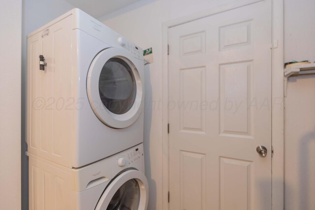 3604 SE 30th Ave, Amarillo, TX 79103 - laundry room featuring stacked washer / dryer