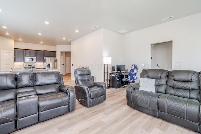1800 Morningside Ave, Amarillo, TX 79118 - living area featuring light wood-style floors, recessed lighting, and a desk