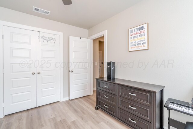 1800 Morningside Ave, Amarillo, TX 79118 - bedroom featuring light wood-type flooring, a closet, and a ceiling fan