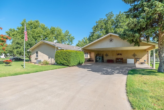 view of front of property featuring a carport and a front lawn