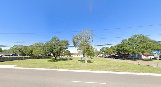 Listing photo 3 for 1008 E Red River St, Victoria TX 77901