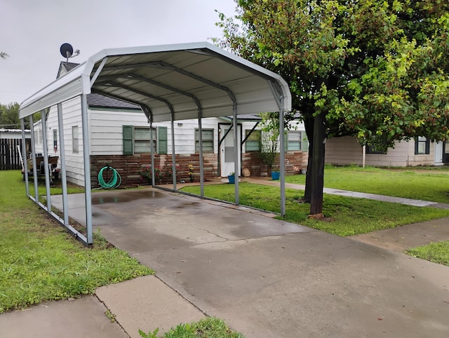 1029 S Farley St, Pampa, TX 79065 - view of vehicle parking featuring a detached carport and driveway