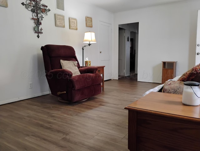 1029 S Farley St, Pampa, TX 79065 - living area with baseboards, visible vents, and wood finished floors