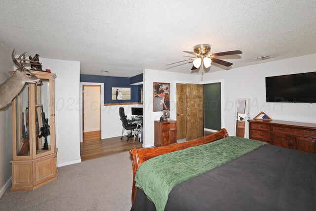 315 Walnut Ave, Panhandle, TX 79068 - bedroom featuring a textured ceiling, carpet floors, and ceiling fan