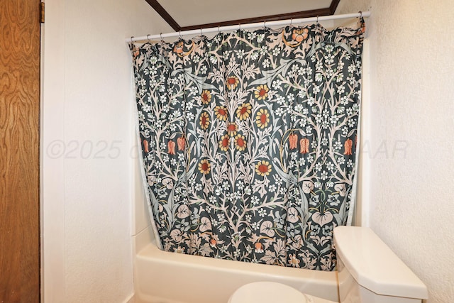 315 Walnut Ave, Panhandle, TX 79068 - bathroom featuring toilet and shower / bath combo